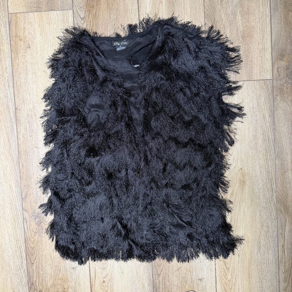 City Chic Black Faux Fur Shaggy Vest Women’s M Glam Boho Layering